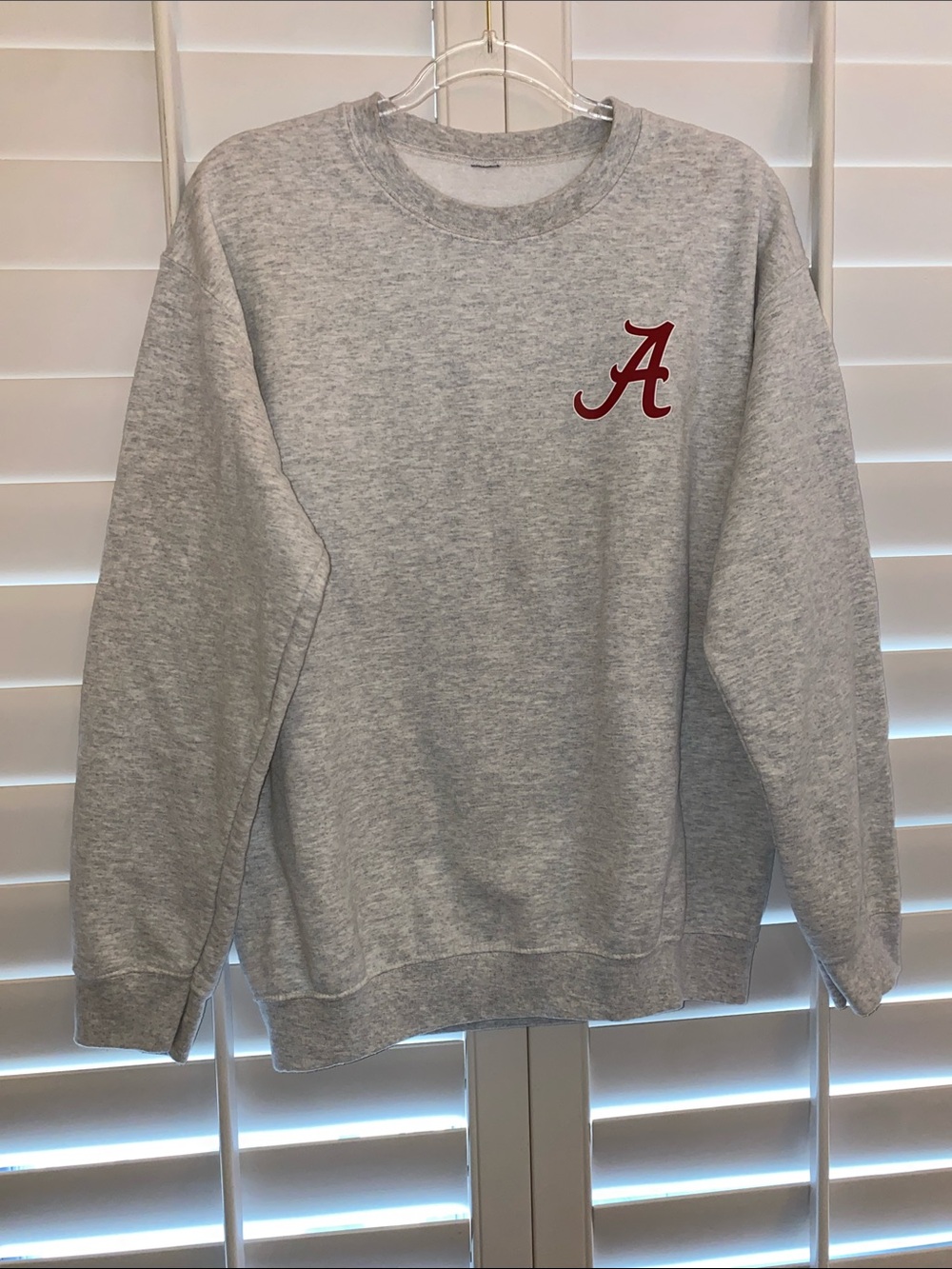 Univ of Alabama Roll Tide Gray Sweatshirt size small features “A” logo like new